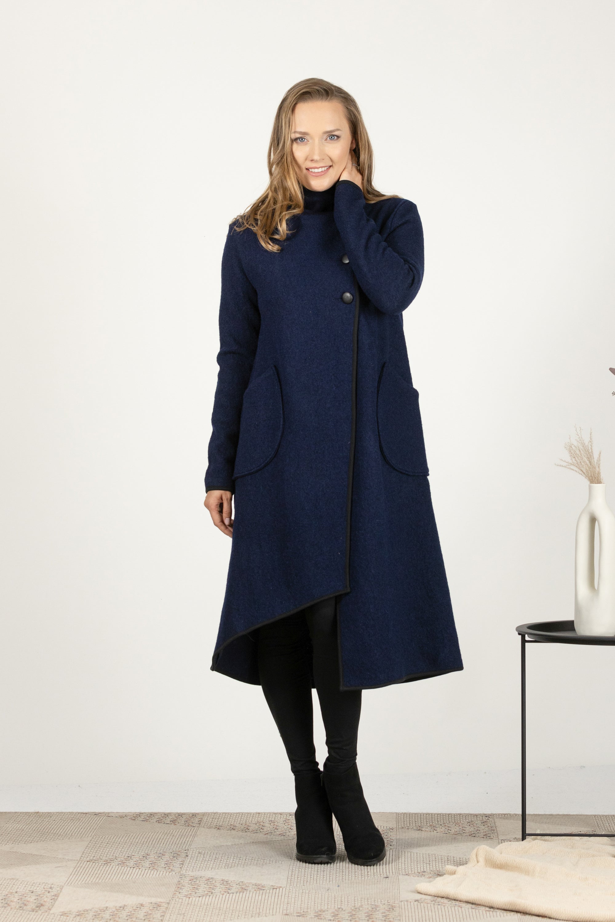 Elegant blue wool coat in raspberry with high neckline
