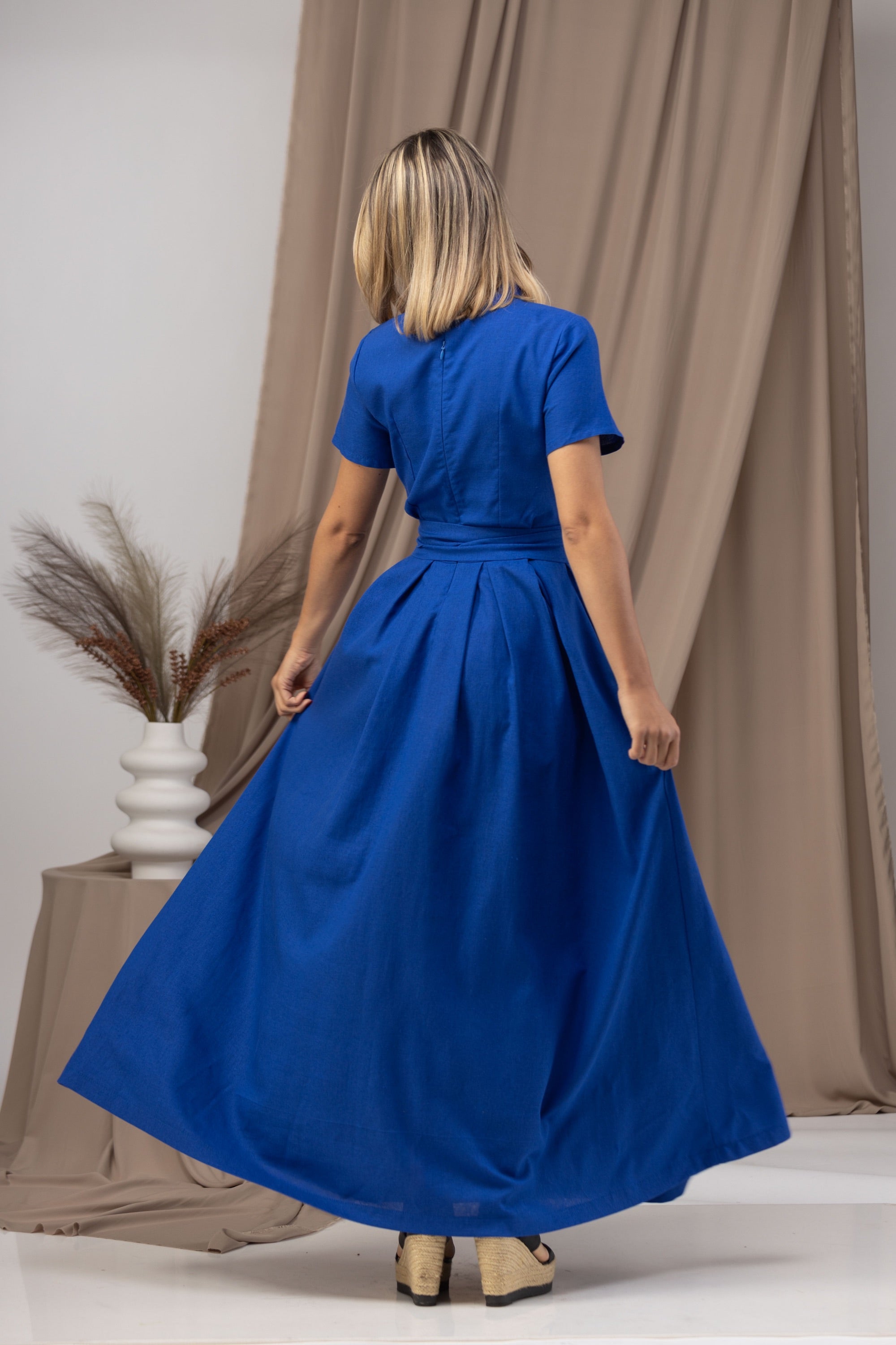 Elegant Linen Maxi Dress with Short Sleeves and Tie Belt