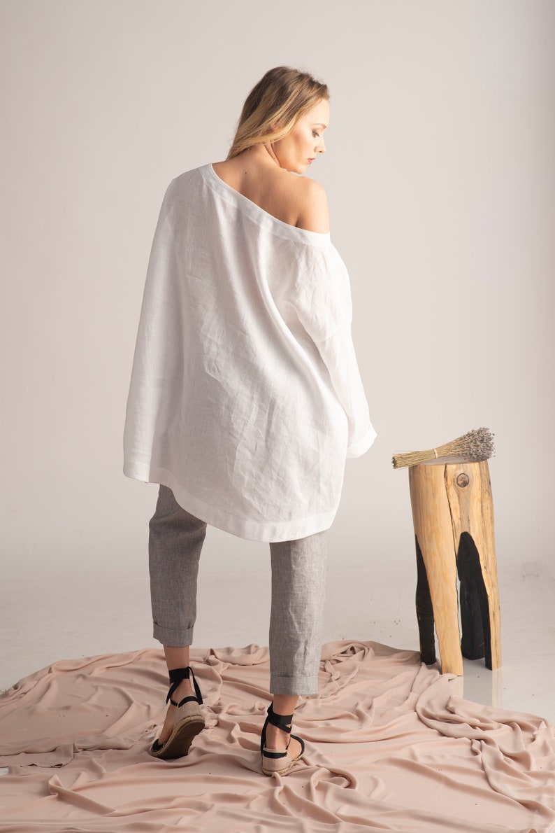 Back view of Italian linen tunic – relaxed silhouette