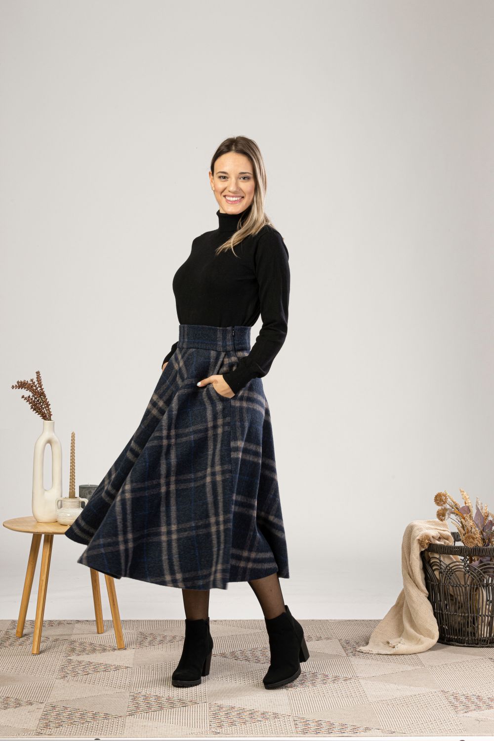 High Waist Wool Midi Skirt in charcoal cool wool, 80 cm