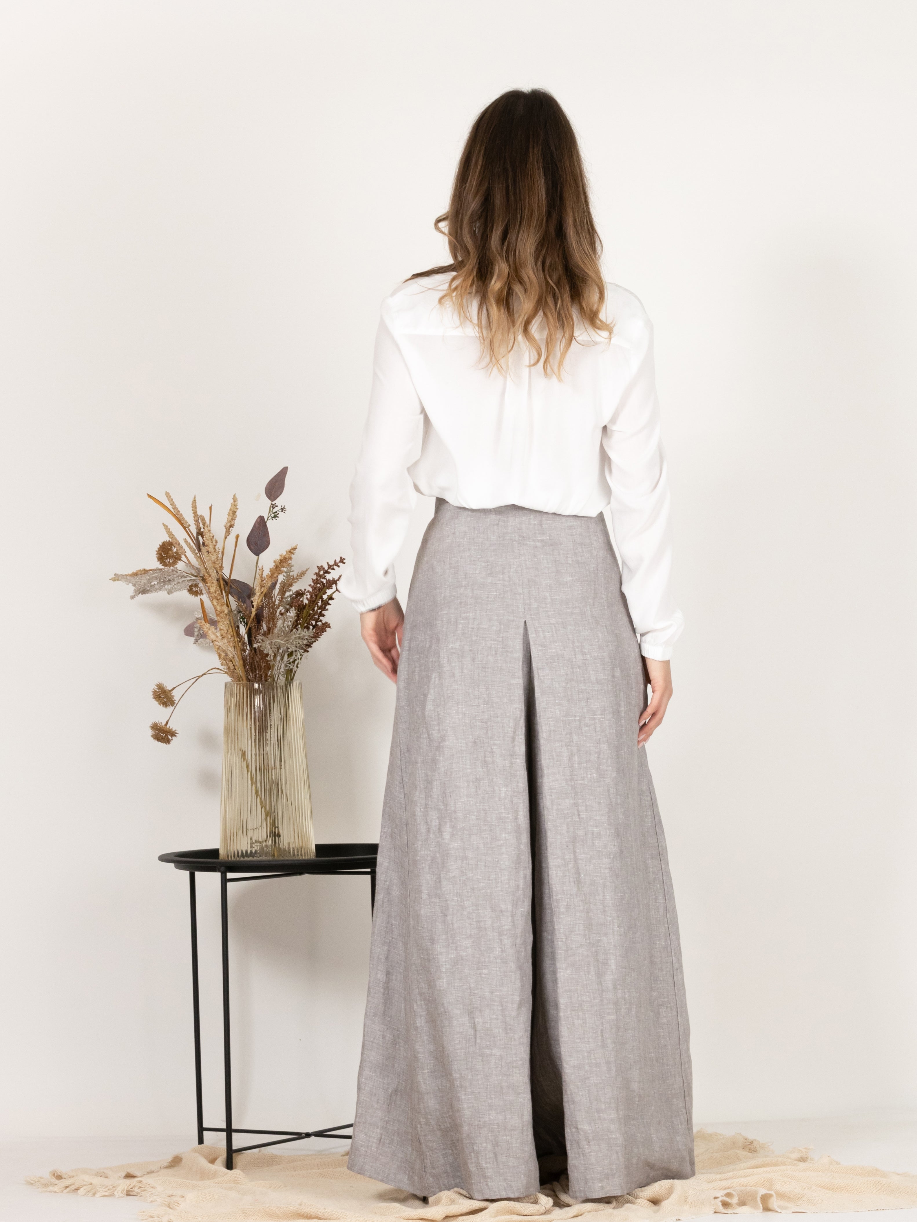 Long linen pants back detail