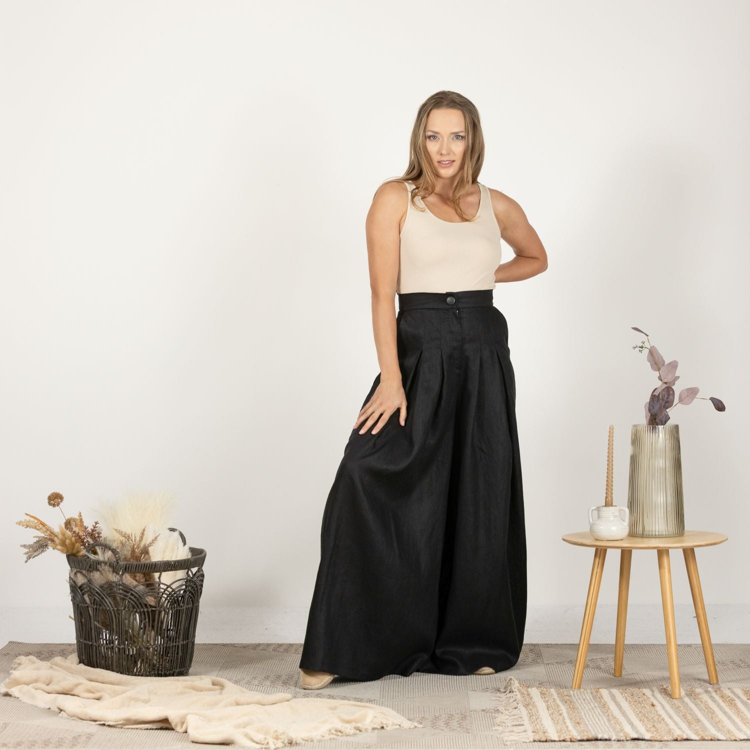 Front image of the Lightweight Linen Pants with High Waist on model, showing the pants' comfortable and stylish fit.