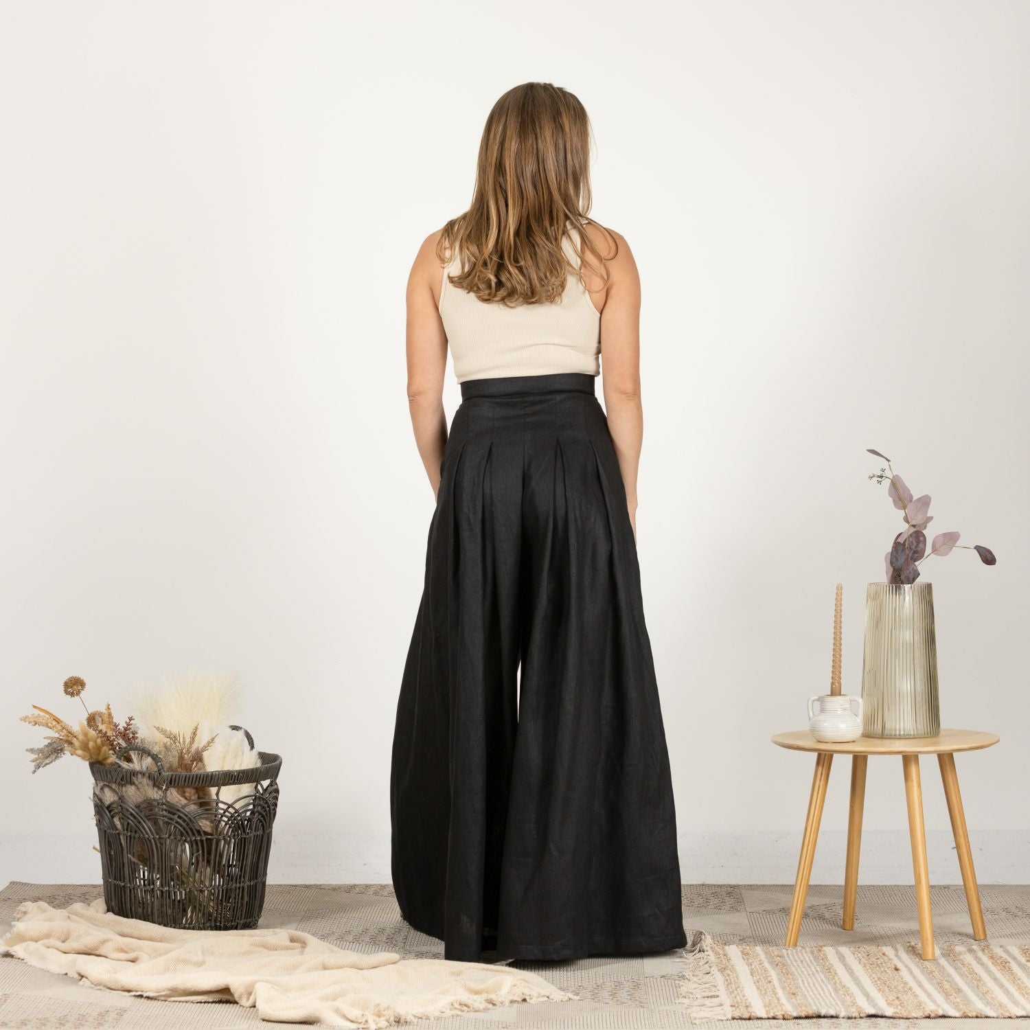 Model presenting the back of the Lightweight Linen Pants with High Waist, emphasizing the high-quality linen fabric.