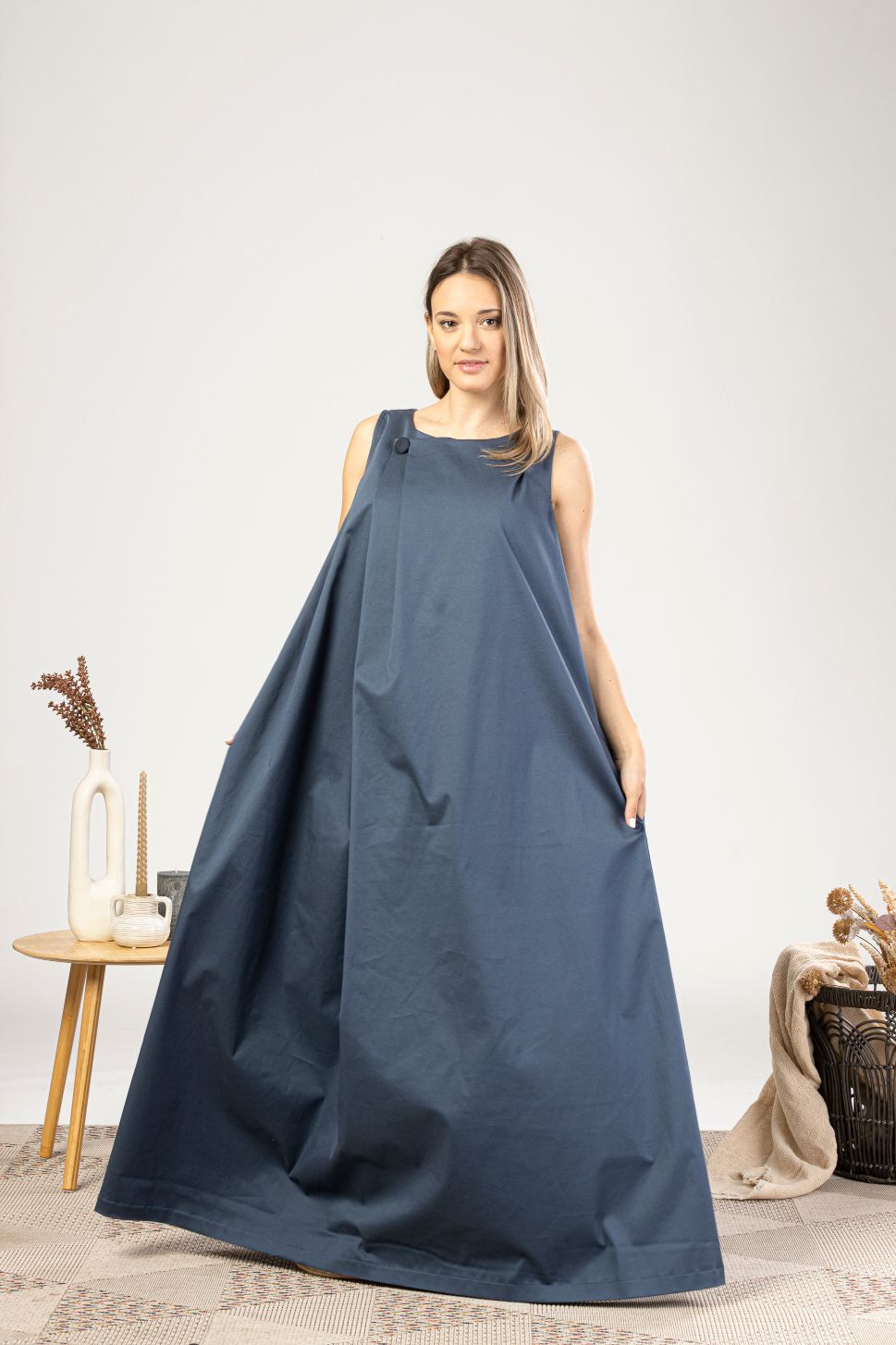 Elegant Trapeze Maxi Summer Dress with a small design detail - from NikkaPlace | Effortless fashion for easy living