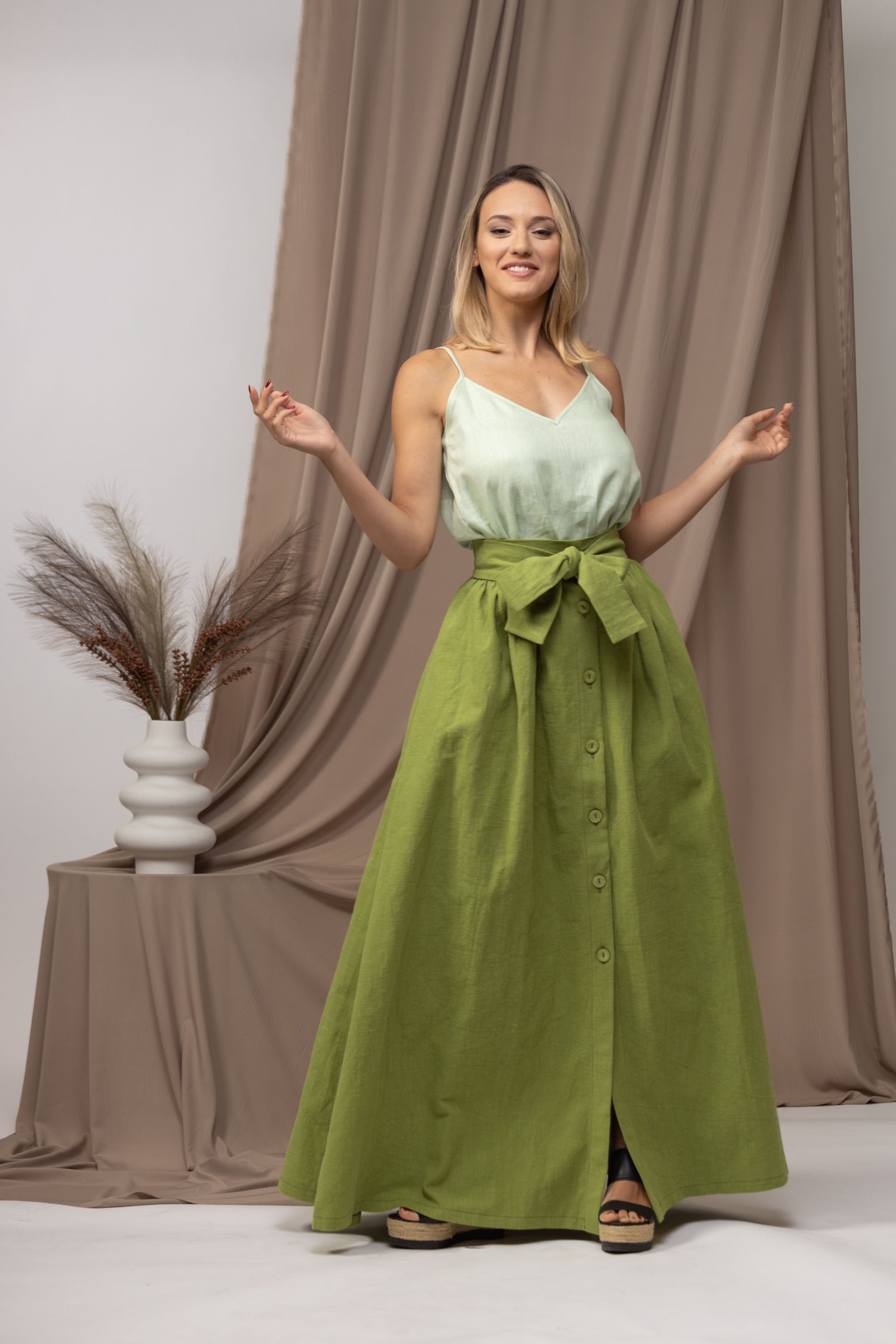 Elegant High Waist Linen Skirt with sewed in belt - from NikkaPlace | Effortless fashion for easy living