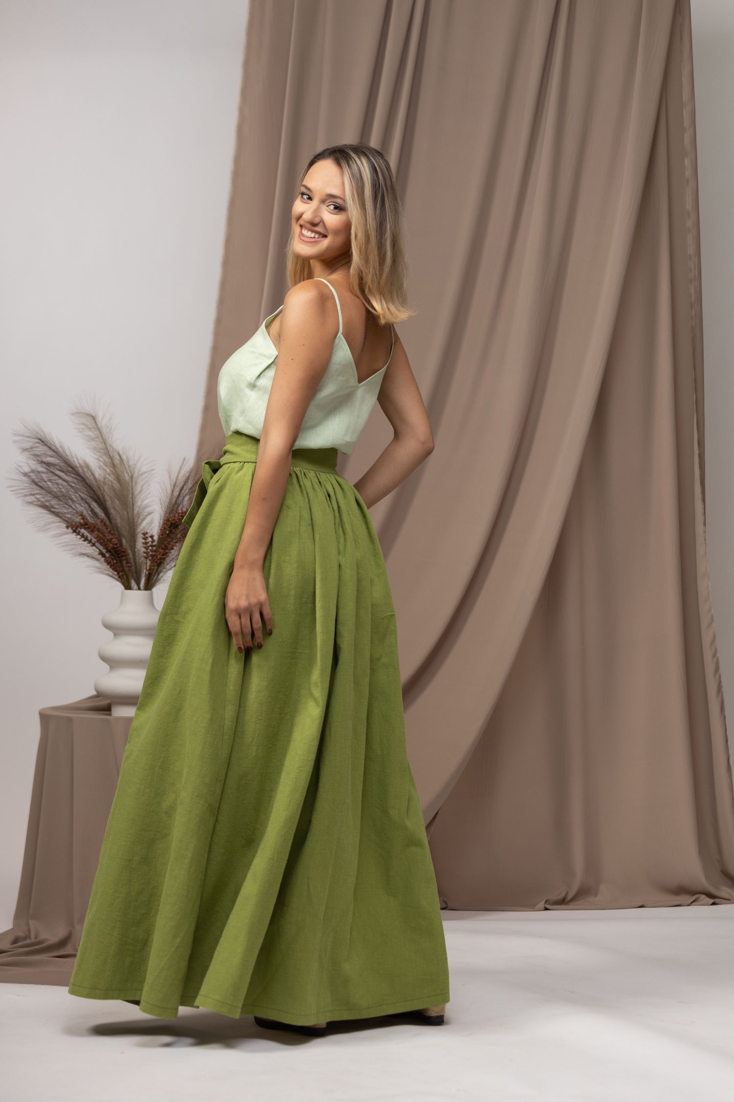 Timeless High Waist Linen Skirt with sewed in belt - from NikkaPlace | Effortless fashion for easy living