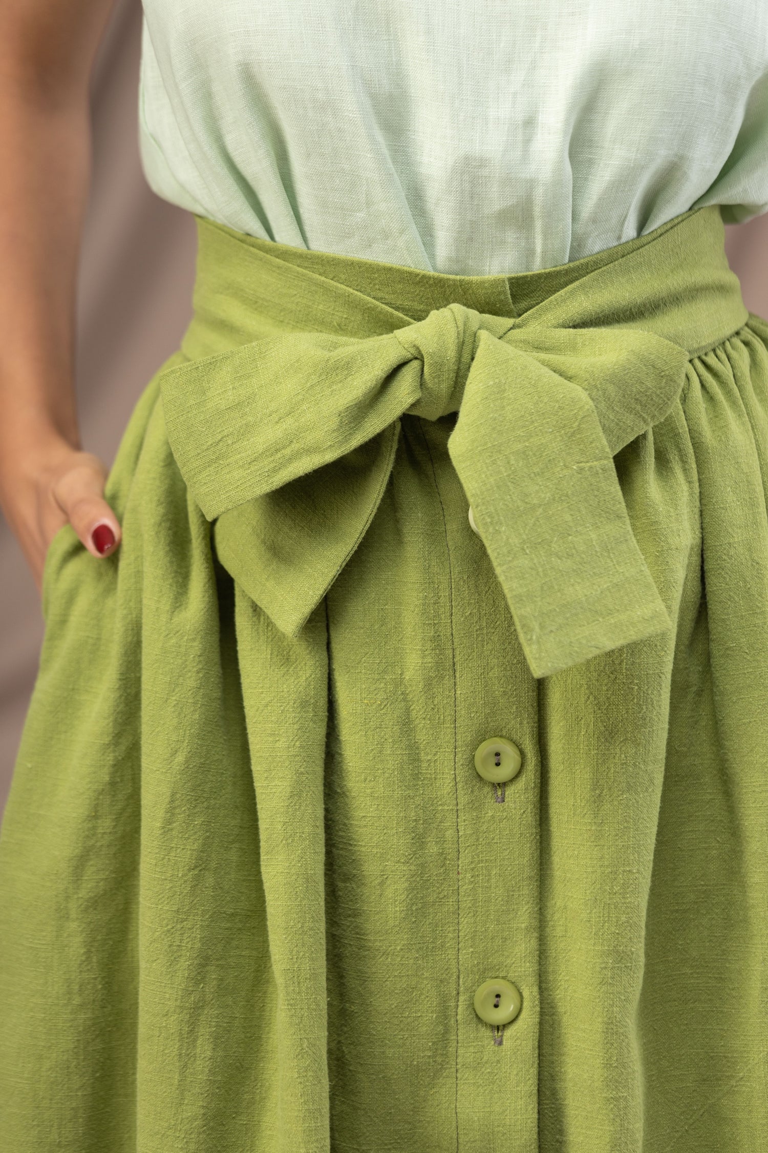 Flattering High Waist Linen Skirt with sewed in belt - from NikkaPlace | Effortless fashion for easy living