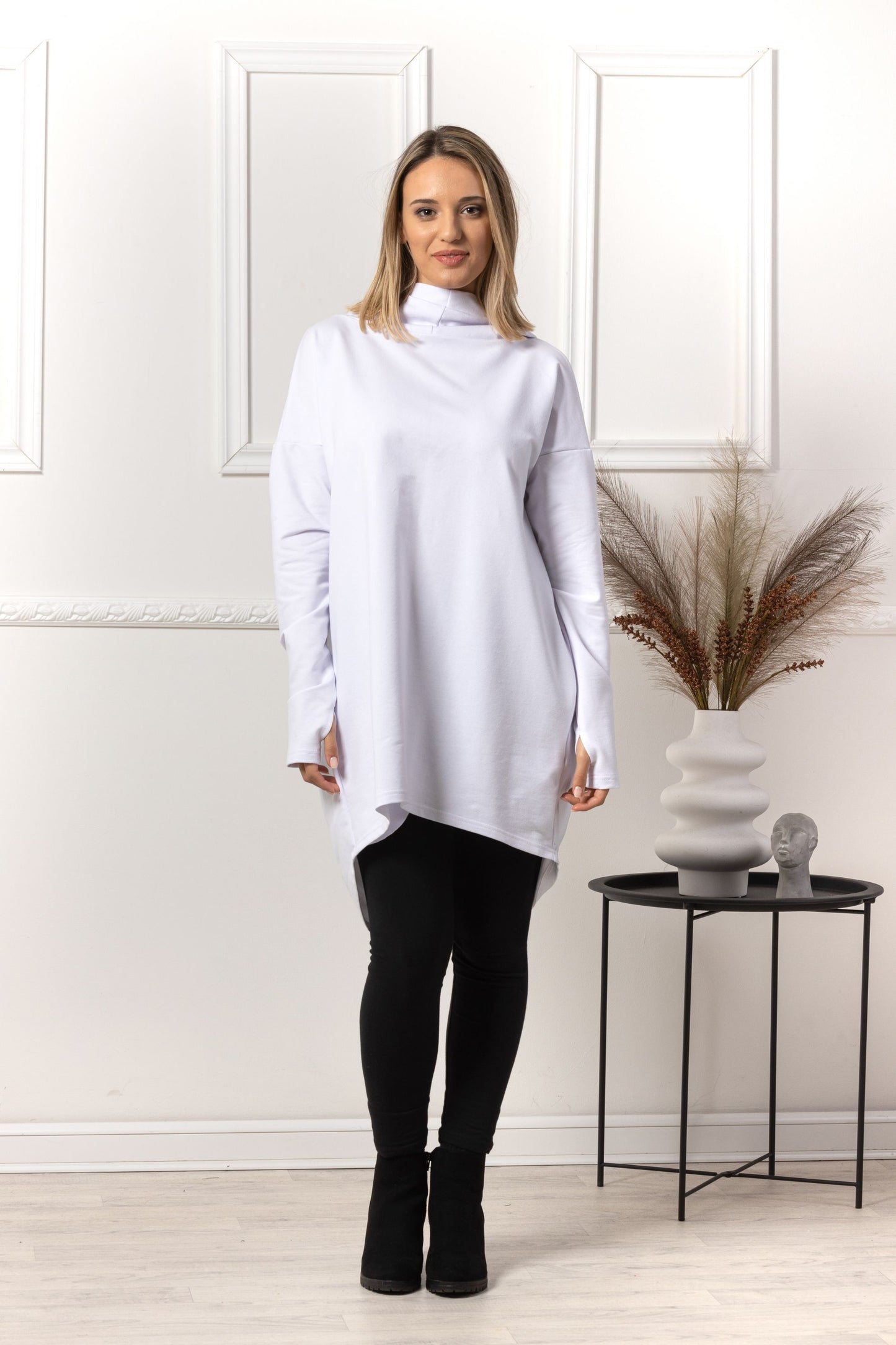 Comfortable White Tunic Hoodie - from Nikka Place | Effortless fashion for easy living