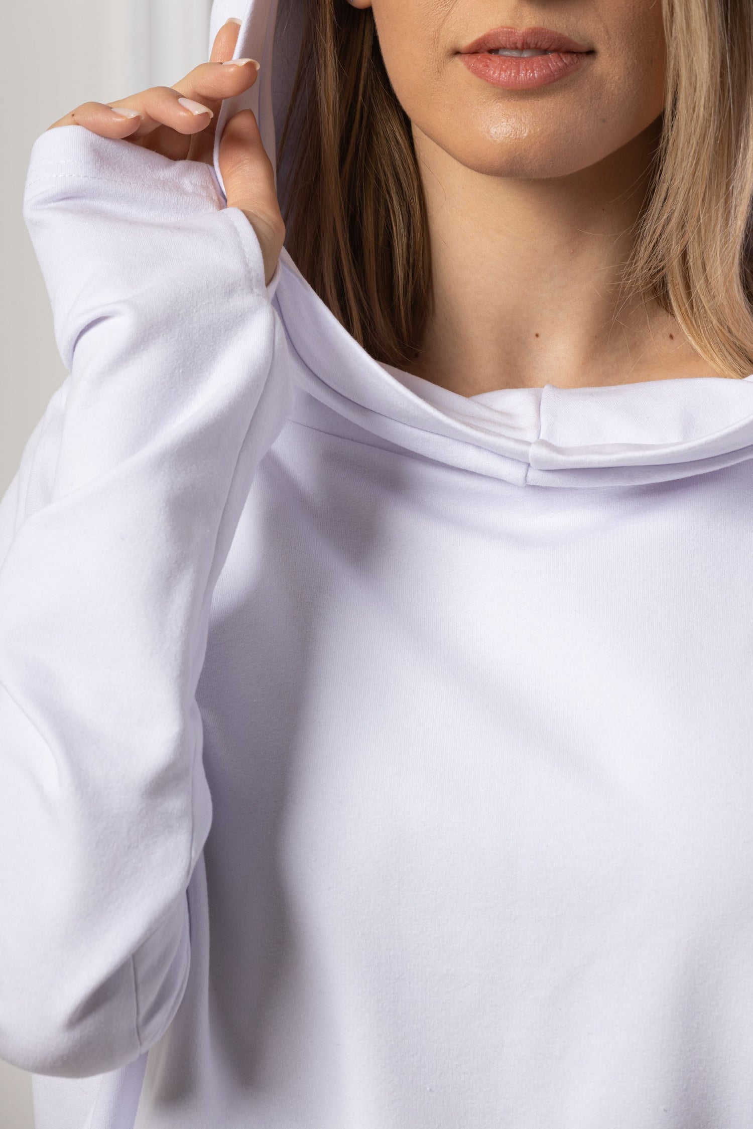 Cozy White Hoodie with Practical Pockets - from Nikka Place | Effortless fashion for easy living