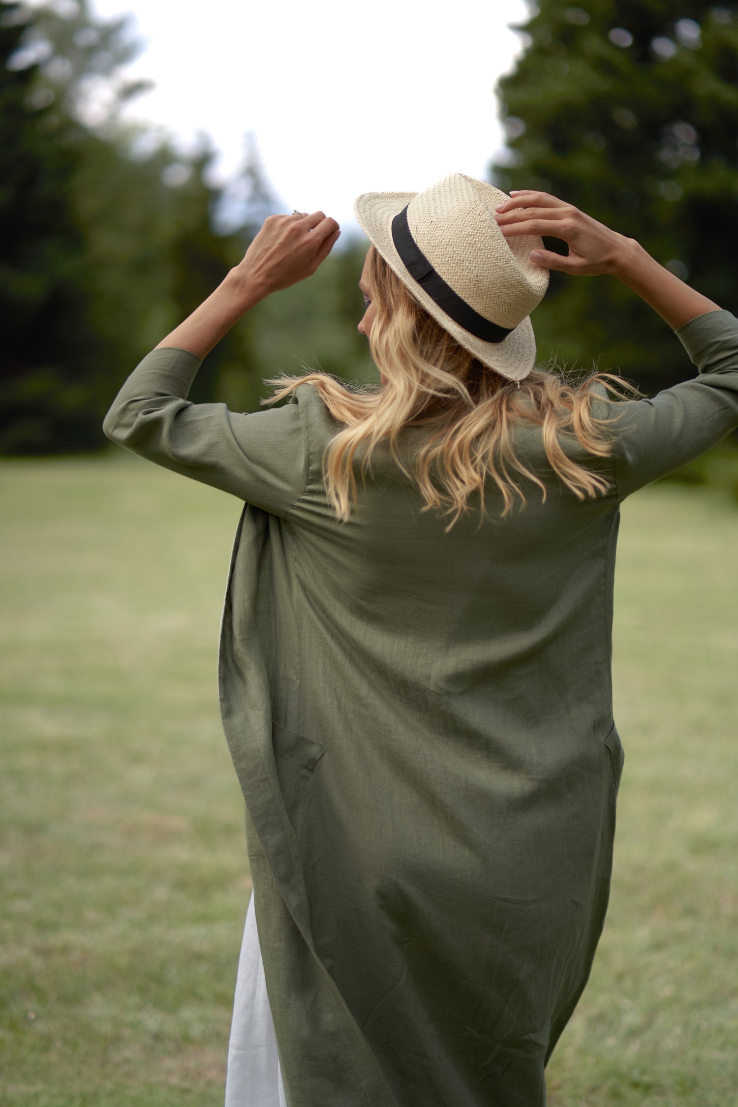 Comfortable and stylish linen cardigan - from NikkaPlace | Effortless fashion for easy living