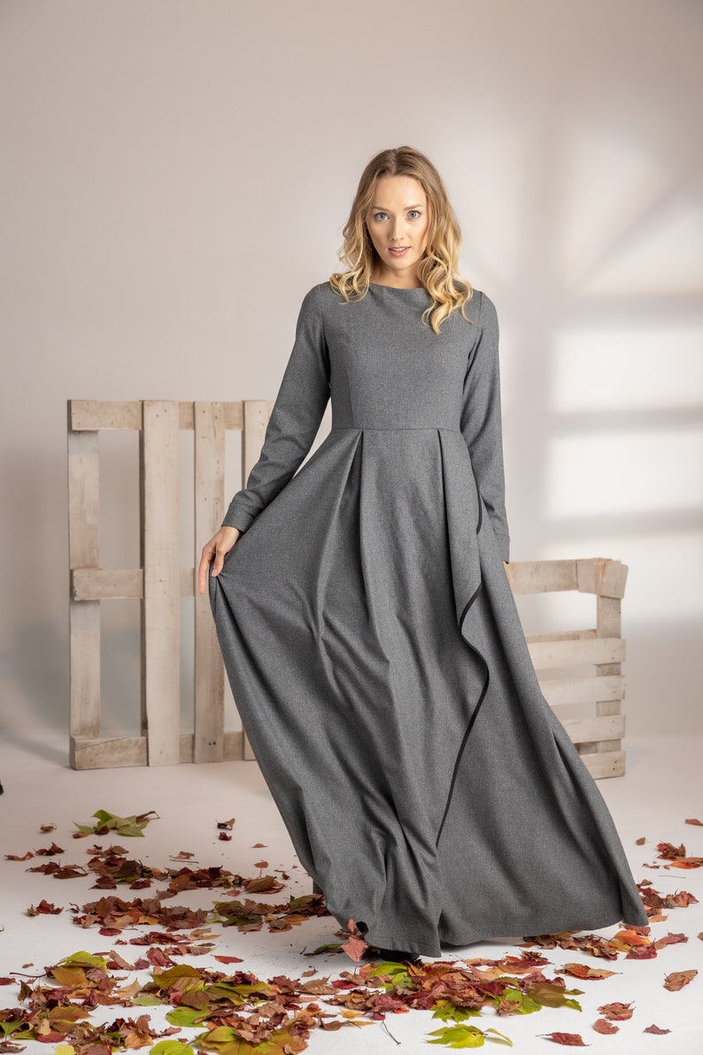 Warm maxi dress with cinched waist - from NikkaPlace | Effortless fashion for easy living