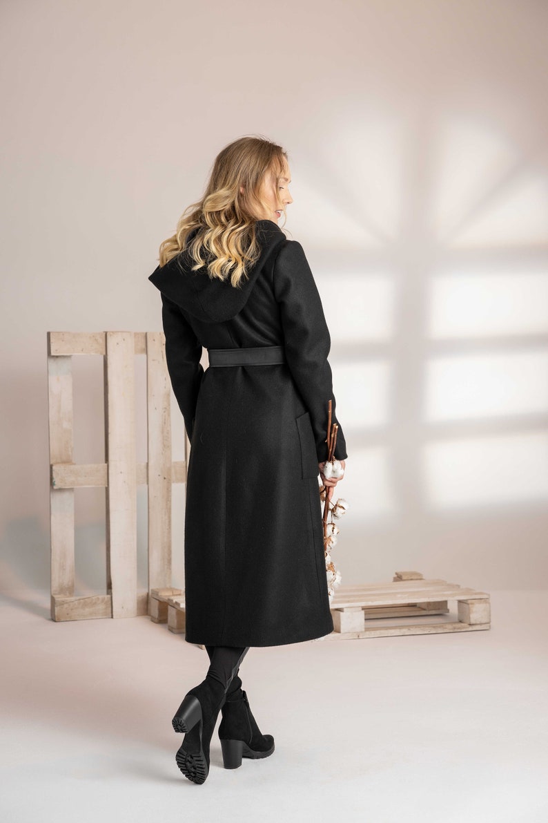 Cozy hooded wool coat with belt - from NikkaPlace | Effortless fashion for easy living