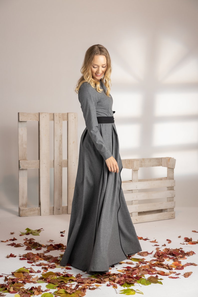 Flattering maxi dress with cinched waist - from NikkaPlace | Effortless fashion for easy living