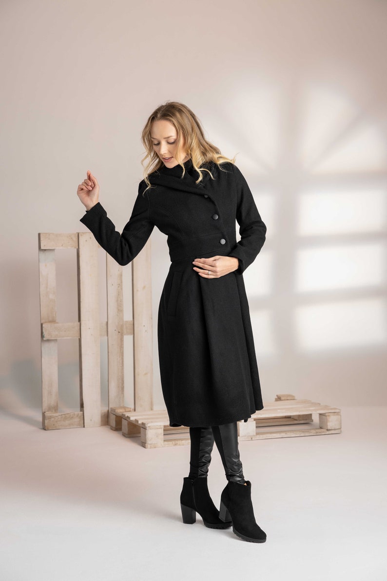 Hooded and Pocketed Black Wool Coat - from Nikka Place | Effortless fashion for easy living