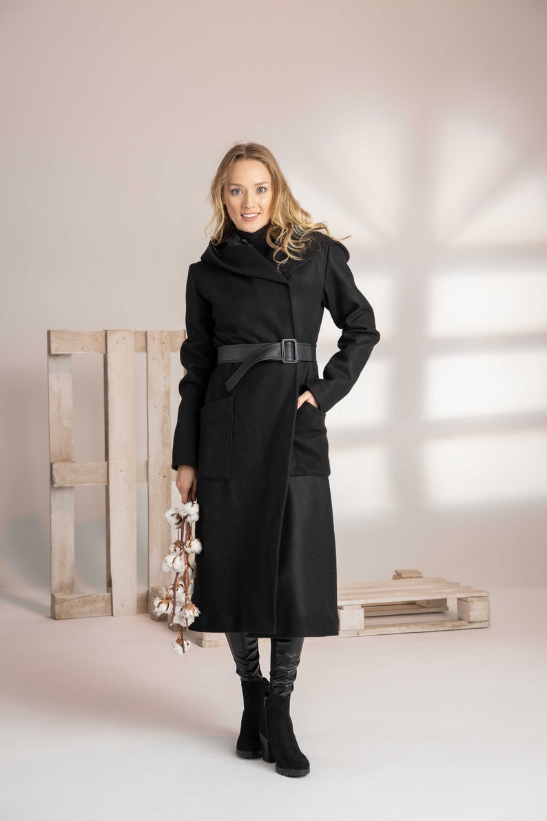 Stylish hooded wool coat with belt - from NikkaPlace | Effortless fashion for easy living